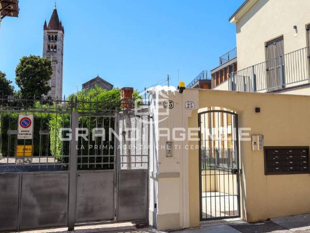 Grande appartamento arredato con garage doppio a San Zeno