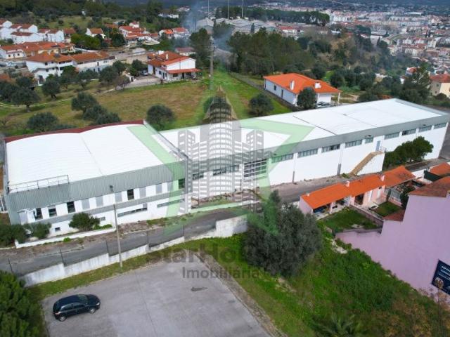 Grande Armazém Industrial à Venda Oportunidade de Investimento!