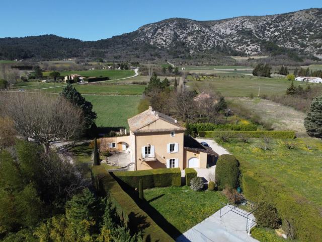 Grande demeure familiale avec piscine dans un bel environnement