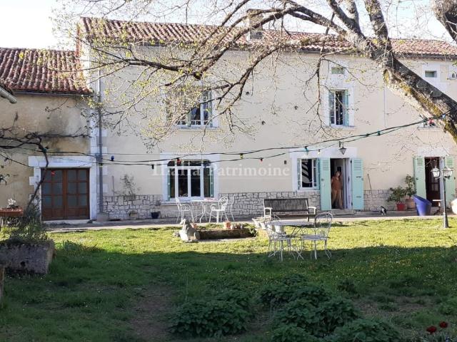 Grande et agréable maison, gîte et dépendances en Périgord V. 215m² Beaussac