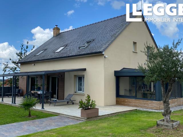 Grande et belle maison individuelle entièrement modernisée près d'Isigny le Buat Sud Manche