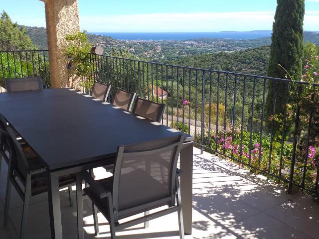 Grande et belle villa avec vue MER panoramique, sur plus de 2 200 m2 de terrain