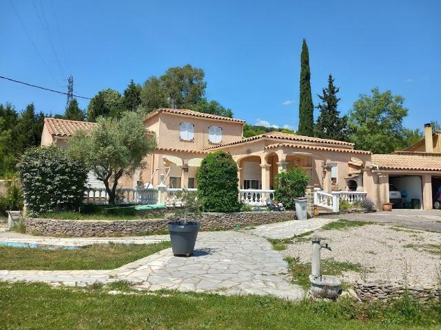 Grande et belle villa plain pied avec garages. 137m² Bédarieux