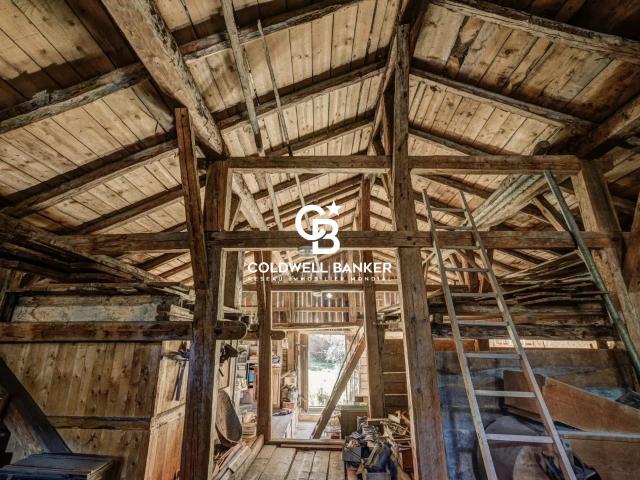 Grande ferme de 296m² à rénover et terrain de 2922m² à const. 290m² Les Houches