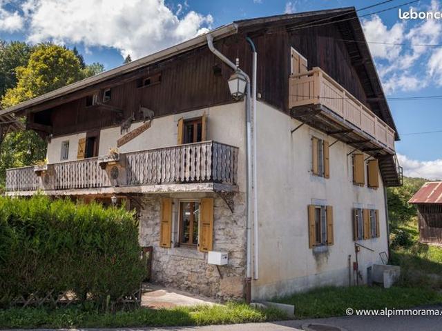 Grande ferme de 303 m² à Samoëns, prête à s'adapter à votre projet