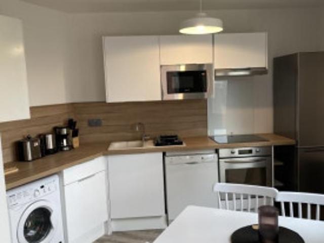 Grande logement lumineuse et calme