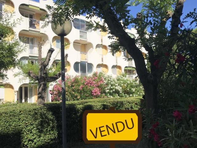 GRANDE MOTTE centre ville au CALME T3 en Rez de chaussée traversant est ouest avec parking