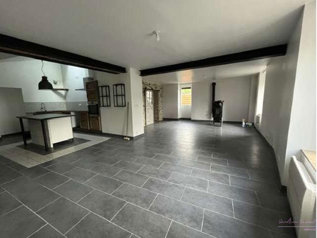 Grande maison moderne avec belles prestations Montilliers