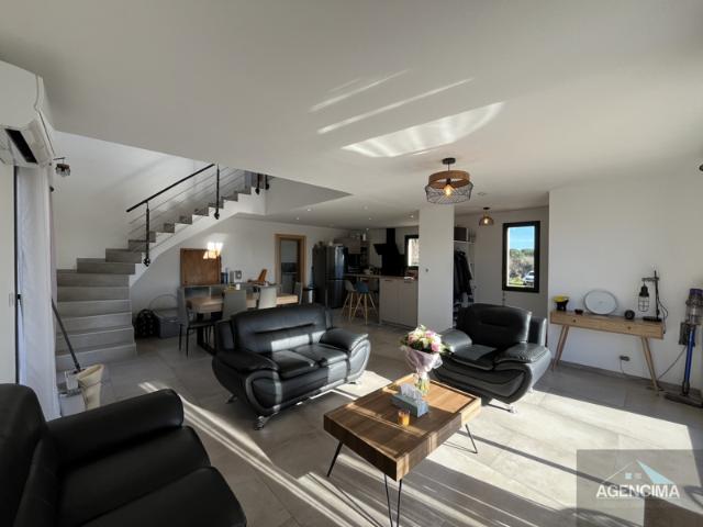 Grande maison moderne avec son appartement indépendant à Mar