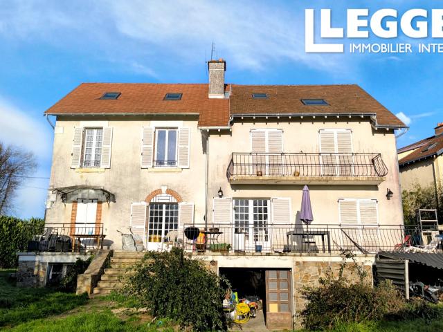 Grande maison au centre de Bellac, 4 5 chambres, potentiel +, grand atelier, divisible en 2 maisons
