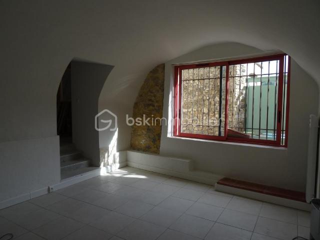 GRANDE MAISON AU COEUR DU VILLAGE DE BIOT