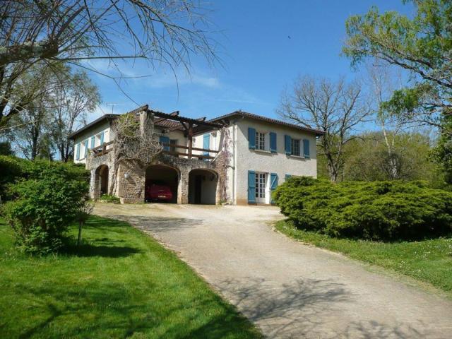 Grande maison avec appartement T3 Près de Villefranche de Rouergue