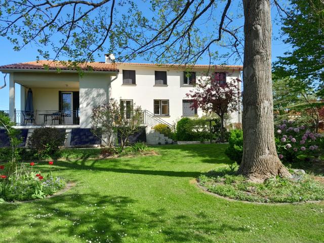 Grande maison avec garage, gîte indépendant et parc arboré à. 230m² Saint Nicolas de la Grave