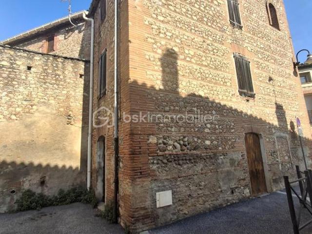 GRANDE MAISON AVEC GARAGE