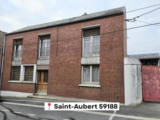 Grande maison avec garages, dépendances et pâture
