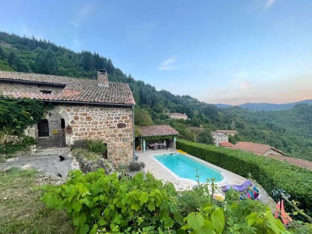 Grande maison avec gîte, piscine chauffée et vue panoramique