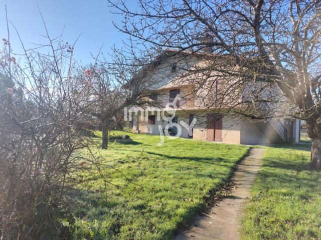 Grande maison avec dépendance sur 2150m2 au calme!
