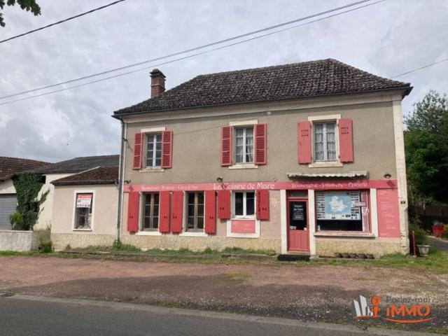 Grande maison avec dépendances attenantes, idéal commerce ou a