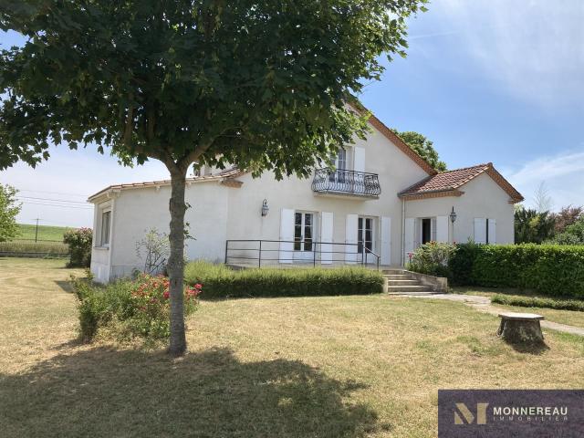 Grande Maison Avec Jardin Clos Et Dependances 278m² Roullet Saint Estèphe