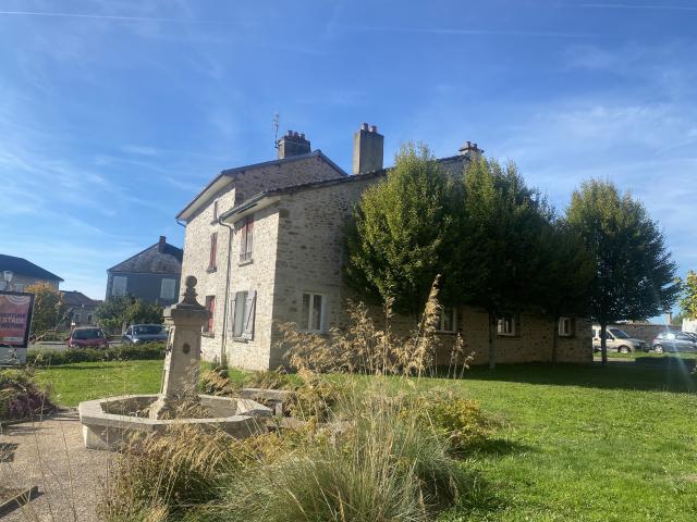 GRANDE MAISON AVEC PARTIE A RENOVER