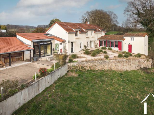 Grande maison avec piscine, vue magnifique