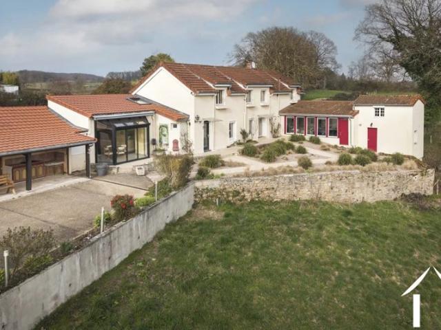 Grande maison avec piscine, vue magnifique