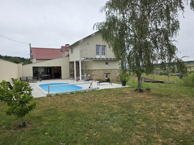 Grande maison avec piscine et vue. Ensemble sur 6007m². 200m² Saint Gengoux le National