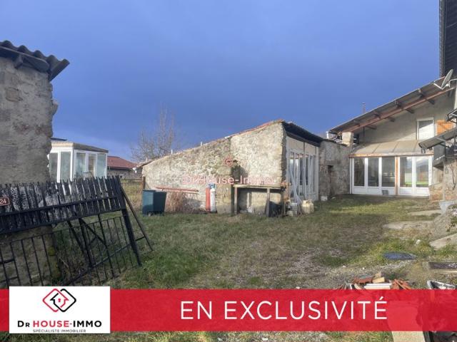 GRANDE MAISON AVEC REMISES ET TERRAIN