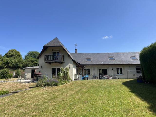 GRANDE MAISON AVEC RIVIERE A BLANGY SUR BRESLE