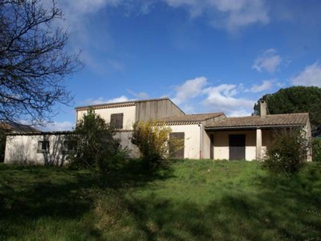Grande maison avec terrain d’exception à découvrir et dépendance