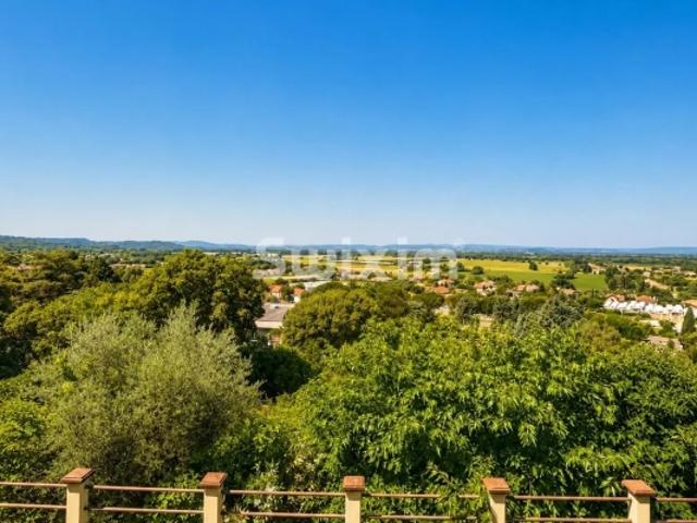 Grande maison avec vue dominante