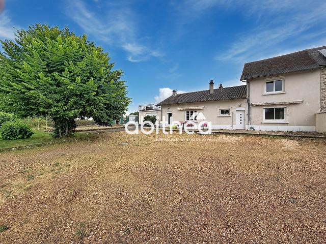 Grande maison à la Meyze sur une parcelle de 2235 m2. 124m² La Meyze