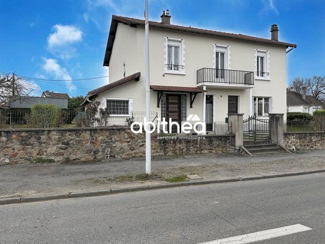 Grande maison à rafraîchir à Couzeix au centre du bourg. 190m² Couzeix