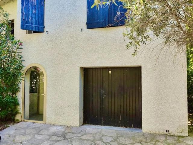 Grande maison à rénover une 590m2 arborés