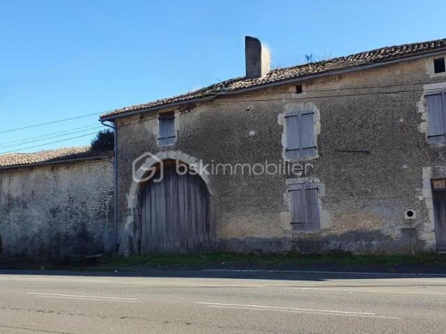 Grande maison à rénover entièrement – Idéale pour gîtes, hôtel o
