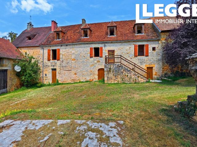 Grande maison ancienne de caractère de 4 chambres avec une grande grange, une cour et une jolie vue