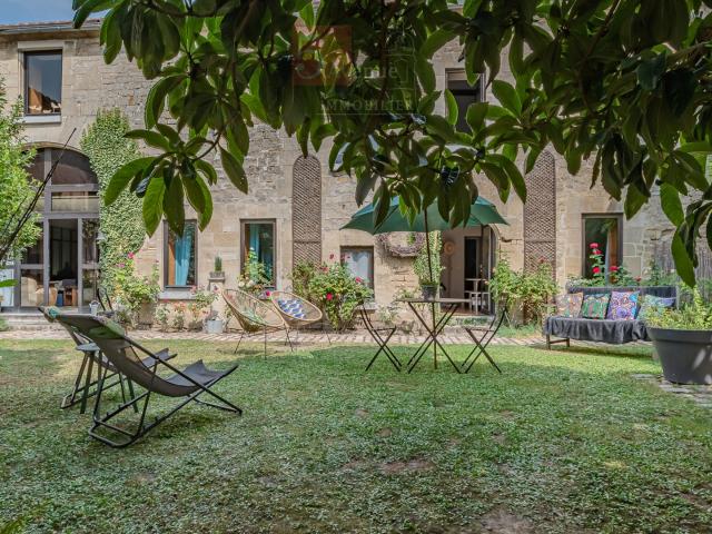 Ancien corps de ferme de plus de 500 m2 avec piscine intérieure