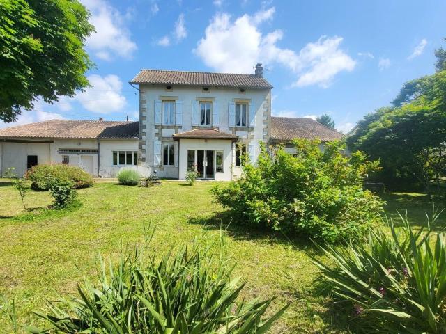 Grande maison ancienne de 213 m² avec dépendance et parc arb. 213m² Saint Avit Saint Nazaire
