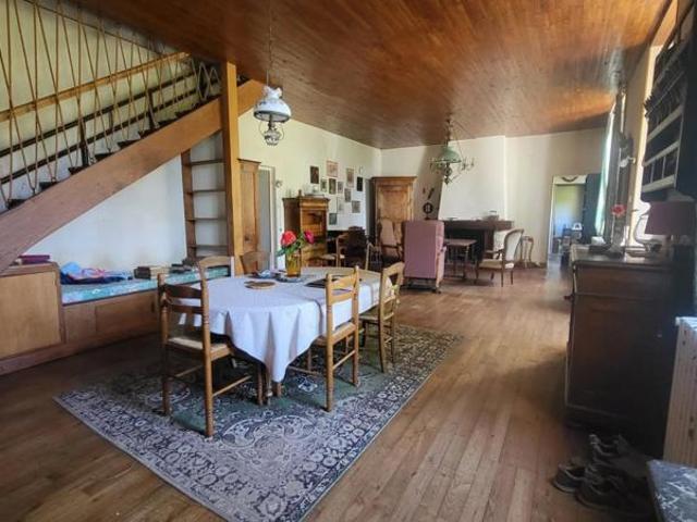 Grande maison ancienne de 213 m² avec dépendance et parc arboré