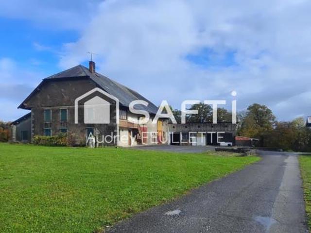 Grande maison ancienne 187 m² habitables avec vue dégagée sur les montagnes