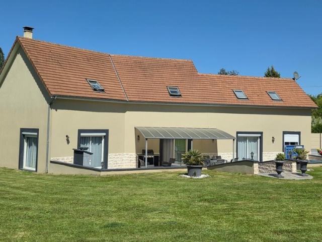 Grande maison bien conçu de 217 M2 sur un terrain de 3426 M2. 220m² Danestal