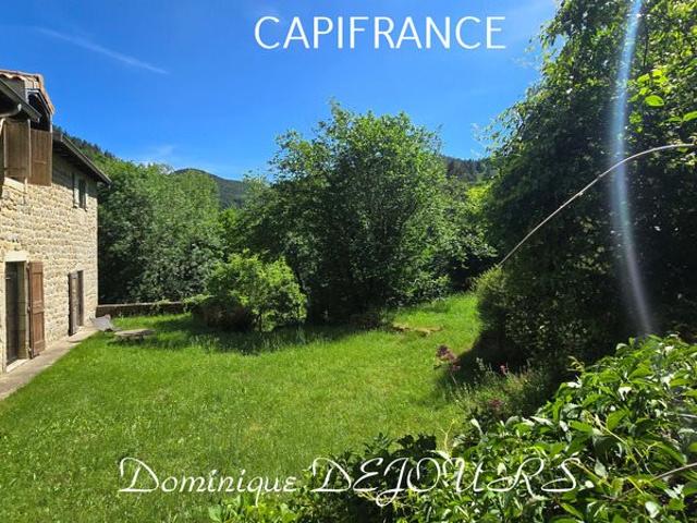 Grande maison bourgeoise de 400m² habitable et son parc de 9. 401m² Marcols les Eaux