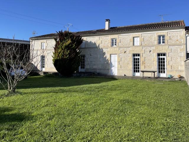 Grande maison Charentaise de 4 chambres 242m² Migron
