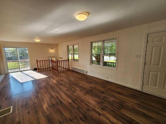 Grande maison complète à louer – 4 chambres, 2 sallea de bain, terrain privé Salaberry de Valleyfield