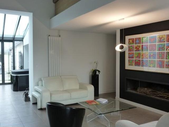 GRANDE MAISON CONTEMPORAINE A LOUER 230 m²