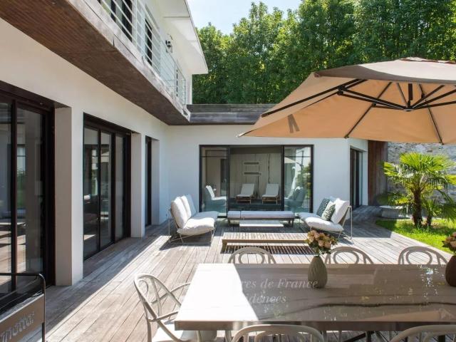 Grande maison contemporaine et son jardin, au centre de Font. 530m² Fontainebleau