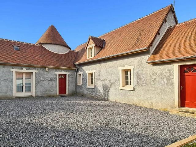 Grande maison d'architecte avec dépendance et cave en vente à Th