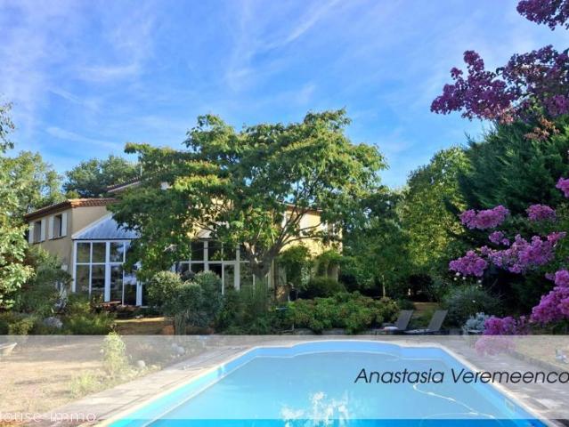 Grande maison d'architecte, jardin, piscine