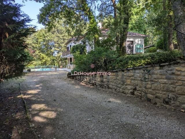 Grande maison de maçon avec 2 appartements et piscine