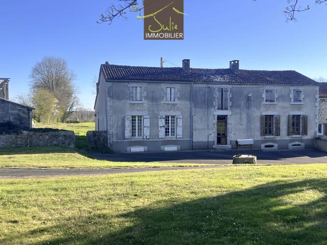 Grande Maison de campagne à restaurer sur environ 3460m2 de terrain selon bornage